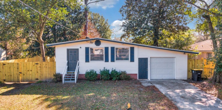 House in Jacksonville, Florida 3 bedrooms, 128.39 sq.m. № 872858