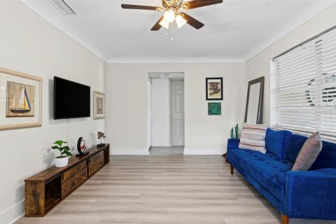 House in Saint Petersburg, Florida 3 bedrooms, 97.27 sq.m. № 2420204 - photo 27