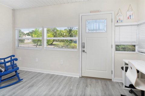 House in Saint Petersburg, Florida 3 bedrooms, 97.27 sq.m. № 2420204 - photo 24