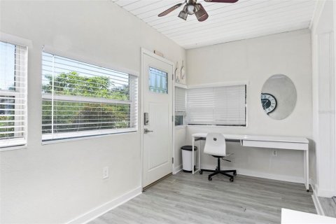 House in Saint Petersburg, Florida 3 bedrooms, 97.27 sq.m. № 2420204 - photo 25