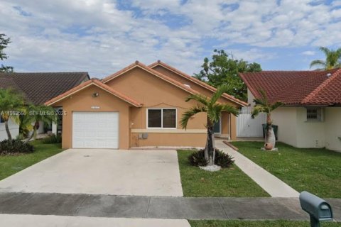 Villa ou maison à vendre à Miami, Floride: 4 chambres, 161.19 m2 № 2025819 - photo 1