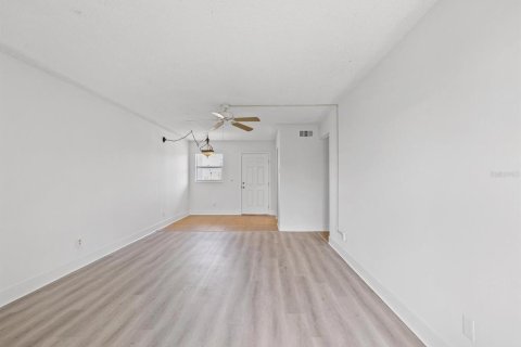 Condo in New Port Richey, Florida, 1 bedroom  № 2098478 - photo 15