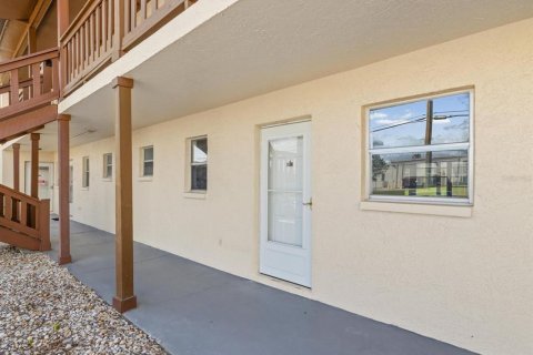 Condo in New Port Richey, Florida, 1 bedroom № 2098478