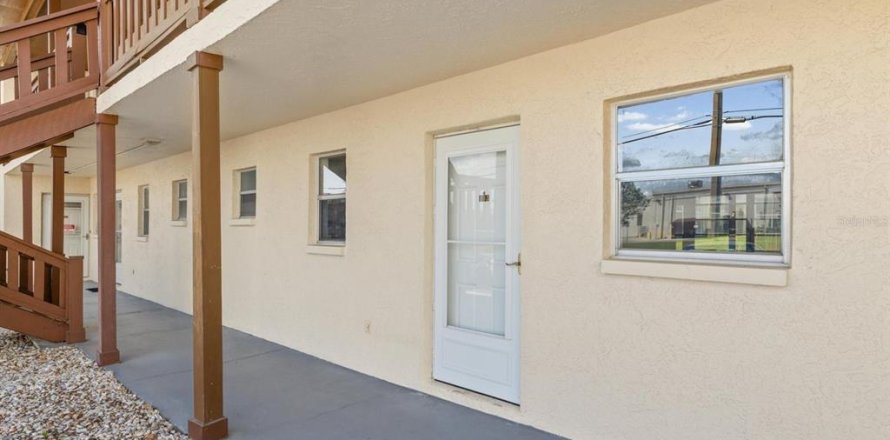 Condo in New Port Richey, Florida, 1 bedroom  № 2098478