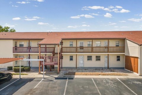 Condo in New Port Richey, Florida, 1 bedroom  № 2098478 - photo 3