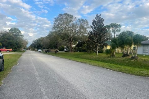 Land in Fort Pierce, Florida № 1047958 - photo 1