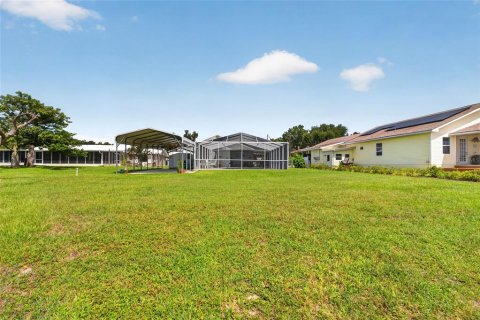 House in Frostproof, Florida 3 bedrooms, 172.61 sq.m. № 2238717 - photo 4