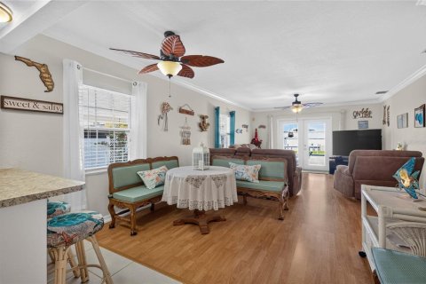 House in Frostproof, Florida 3 bedrooms, 172.61 sq.m. № 2238717 - photo 17