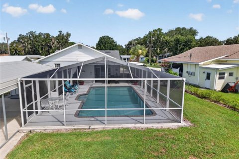 House in Frostproof, Florida 3 bedrooms, 172.61 sq.m. № 2238717 - photo 5