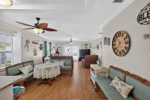 House in Frostproof, Florida 3 bedrooms, 172.61 sq.m. № 2238717 - photo 18