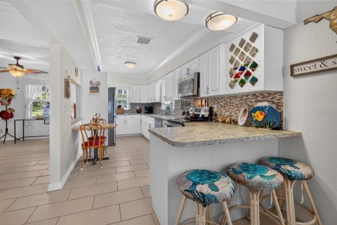 House in Frostproof, Florida 3 bedrooms, 172.61 sq.m. № 2238717 - photo 30