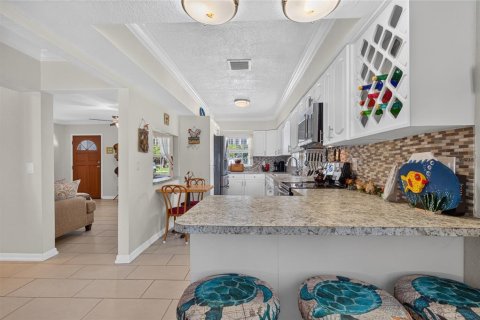 House in Frostproof, Florida 3 bedrooms, 172.61 sq.m. № 2238717 - photo 29