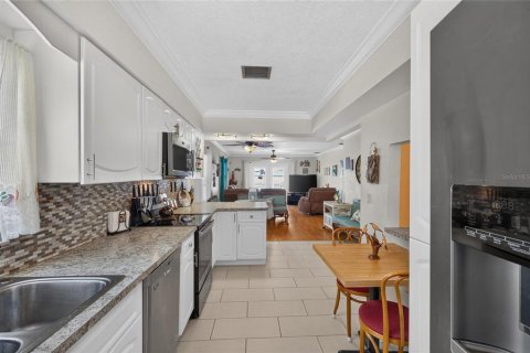 House in Frostproof, Florida 3 bedrooms, 172.61 sq.m. № 2238717 - photo 27