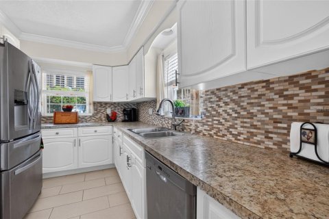 House in Frostproof, Florida 3 bedrooms, 172.61 sq.m. № 2238717 - photo 23