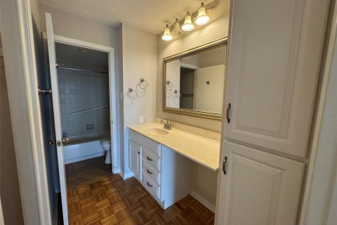 Condo in Tampa, Florida, 2 bedrooms  № 1844559 - photo 25