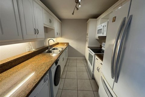 Condo in Tampa, Florida, 2 bedrooms  № 1844559 - photo 14