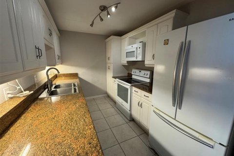 Condo in Tampa, Florida, 2 bedrooms  № 1844559 - photo 13