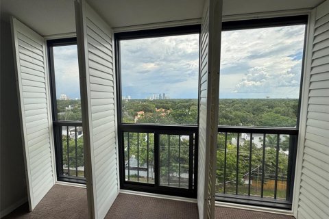 Condo in Tampa, Florida, 2 bedrooms  № 1844559 - photo 9