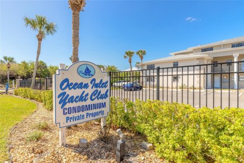 Condo in New Smyrna Beach, Florida, 2 bedrooms  № 2100695