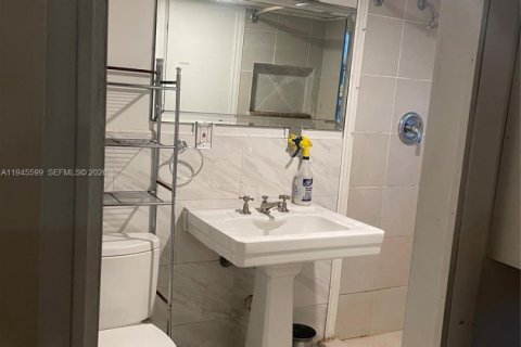 Apartment in Fort Lauderdale, Florida 1 bedroom, 239.87 sq.m. № 2002012 - photo 4