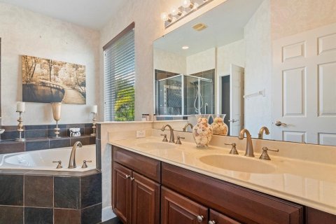 Casa en venta en Kissimmee, Florida, 5 dormitorios, 268.58 m2 № 1673380 - foto 22