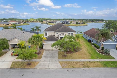 Casa en venta en Kissimmee, Florida, 5 dormitorios, 268.58 m2 № 1673380 - foto 1