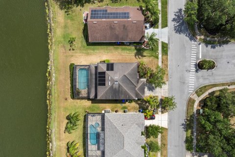 Casa en venta en Kissimmee, Florida, 5 dormitorios, 268.58 m2 № 1673380 - foto 3