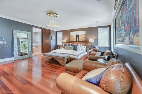 House in Miami, Florida 4 bedrooms, 374.49 sq.m. № 1856899 - photo 28