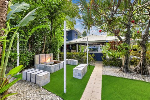 House in Miami, Florida 4 bedrooms, 374.49 sq.m. № 1856899 - photo 11