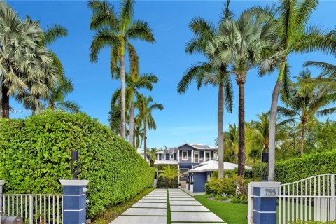House in Miami, Florida 4 bedrooms, 374.49 sq.m. № 1856899 - photo 4