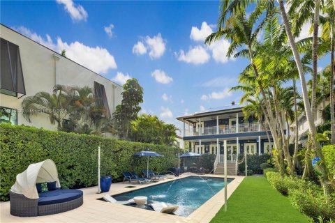 House in Miami, Florida 4 bedrooms, 374.49 sq.m. № 1856899 - photo 6
