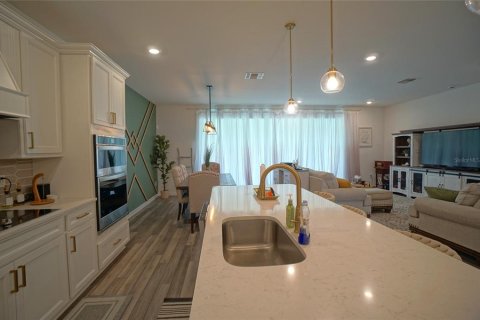 House in Riverview, Florida 5 bedrooms, 268.49 sq.m. № 2380877 - photo 4