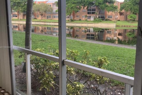 Copropriété à vendre à Tamarac, Floride: 2 chambres, 88.26 m2 № 2035796 - photo 14