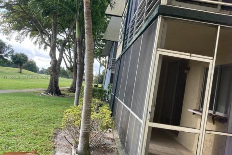 Copropriété à vendre à Tamarac, Floride: 2 chambres, 88.26 m2 № 2035796 - photo 13