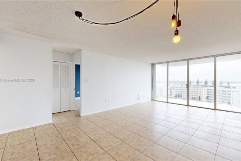 Studio in the Condo in Aventura, Florida  № 1897578 - photo 9