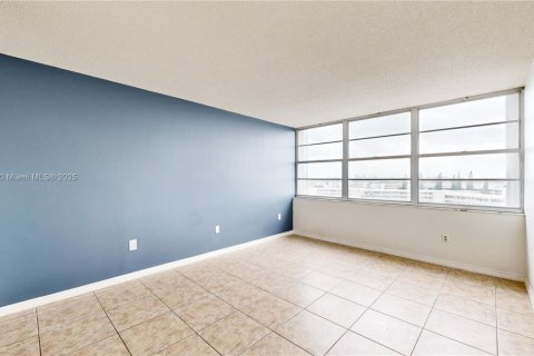 Studio in the Condo in Aventura, Florida  № 1897578 - photo 13