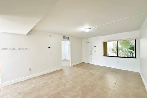 Купить кондоминиум в Майами, Флорида 3 спальни, 96.62м2, № 1969619 - фото 4