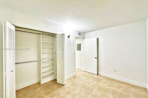 Купить кондоминиум в Майами, Флорида 3 спальни, 96.62м2, № 1969619 - фото 14