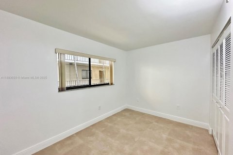 Купить кондоминиум в Майами, Флорида 3 спальни, 96.62м2, № 1969619 - фото 13