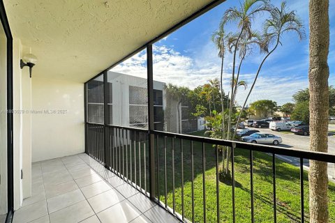 Купить кондоминиум в Майами, Флорида 3 спальни, 96.62м2, № 1969619 - фото 22