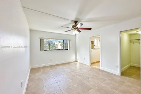 Купить кондоминиум в Майами, Флорида 3 спальни, 96.62м2, № 1969619 - фото 9