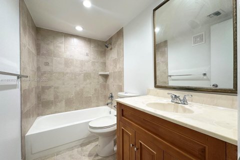 Купить кондоминиум в Майами, Флорида 3 спальни, 96.62м2, № 1969619 - фото 16