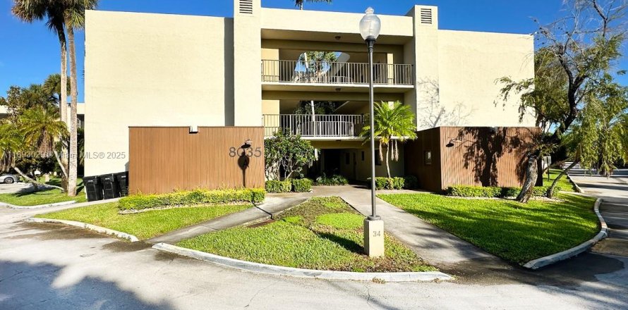 Кондоминиум с 3 спальнями в Майами, Флорида № 1969619