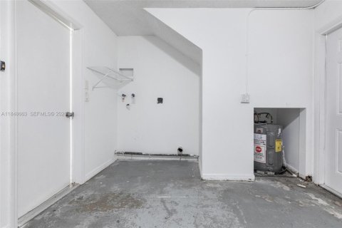 House in Margate, Florida 3 bedrooms, 113.53 sq.m. № 1871810 - photo 30