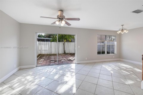House in Margate, Florida 3 bedrooms, 113.53 sq.m. № 1871810 - photo 17