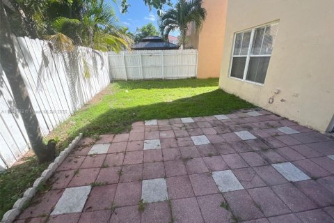 House in Margate, Florida 3 bedrooms, 113.53 sq.m. № 1871810 - photo 11