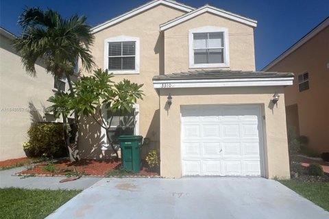 House in Margate, Florida 3 bedrooms, 113.53 sq.m. № 1871810 - photo 1