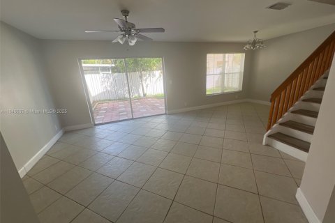 House in Margate, Florida 3 bedrooms, 113.53 sq.m. № 1871810 - photo 3