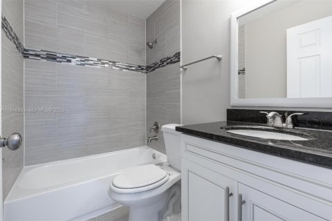 House in Margate, Florida 3 bedrooms, 113.53 sq.m. № 1871810 - photo 26