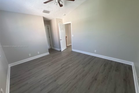 House in Margate, Florida 3 bedrooms, 113.53 sq.m. № 1871810 - photo 6